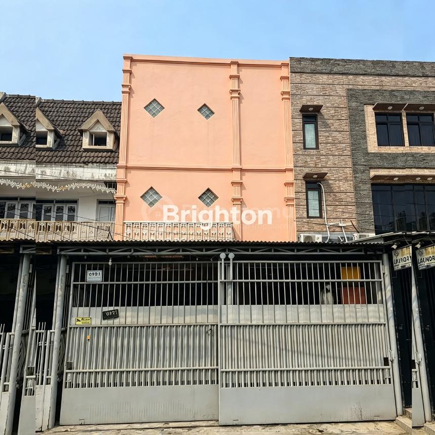 Rumah 3 Lantai Bebas banjir di Taman Ratu Indah Lt 143M², Lb 333M²