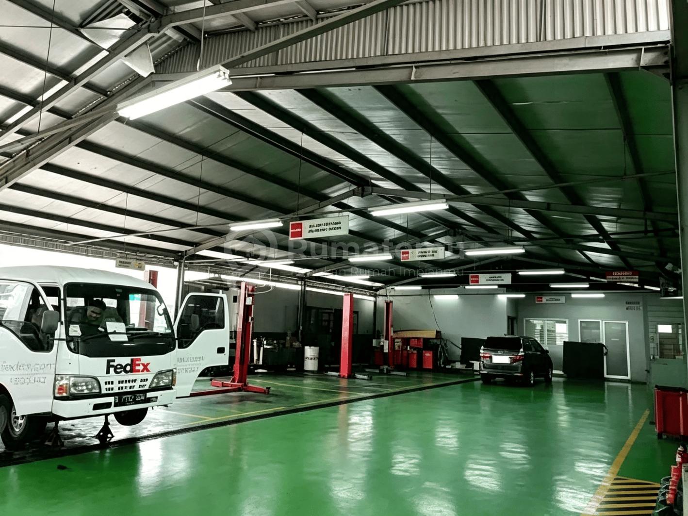 Cocok Utk Komersial Dijual Gedung Showroom Mobil di Pasar Minggu