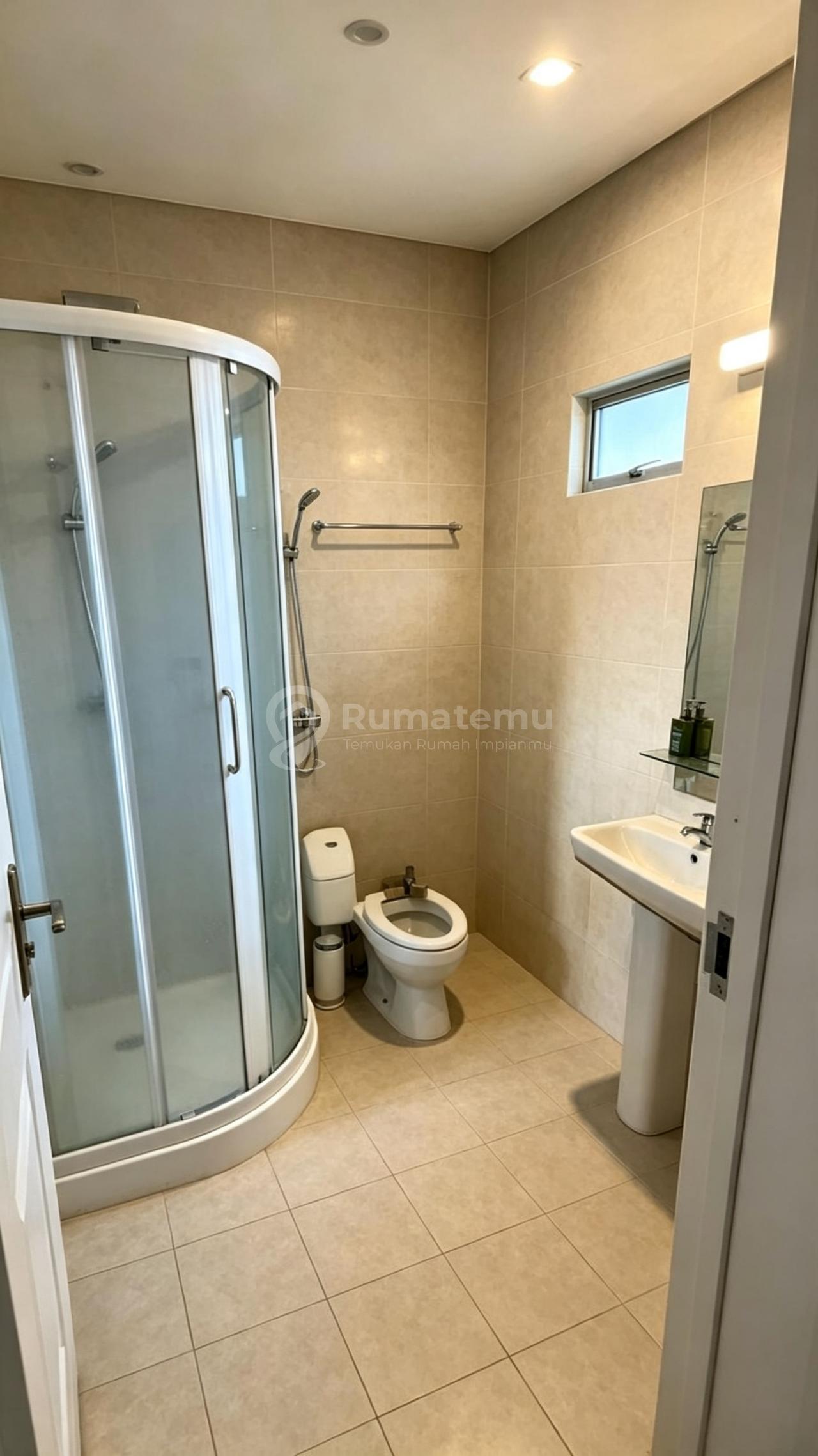 Rumah 2 Lantai di Cluster Amarillo Gading Serpong Tangerang Banten