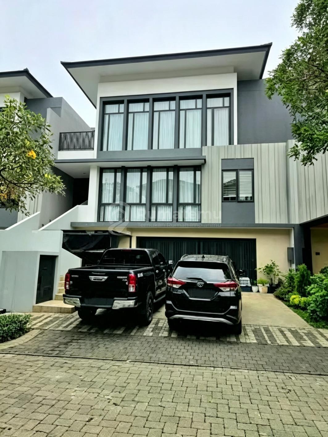 Rumah 3 Lantai Cluster Premium Strategis