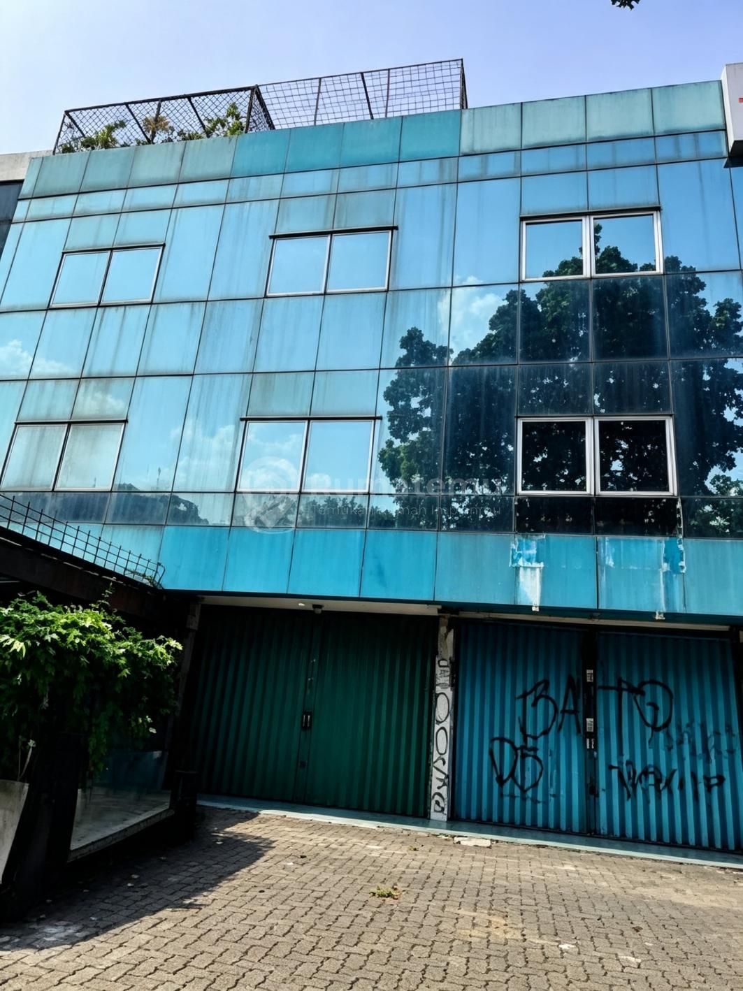 Dijual Ruko di Pinggir Jalan di Kebayoran Lama