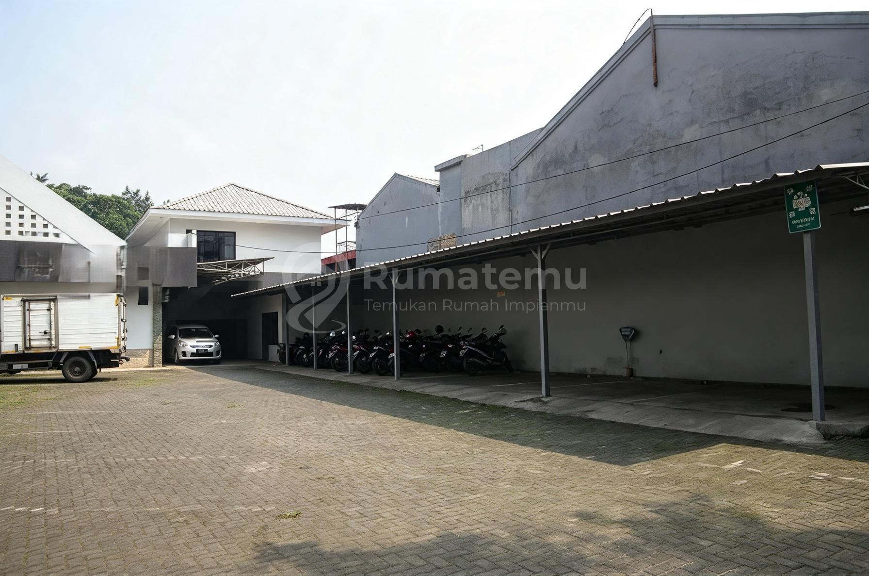 Dijual Gedung Kantor Mewah Lt 2.176M2 Shm - Main Road Ciateul Bandung, Cocok untuk berbagai jenis usaha.
