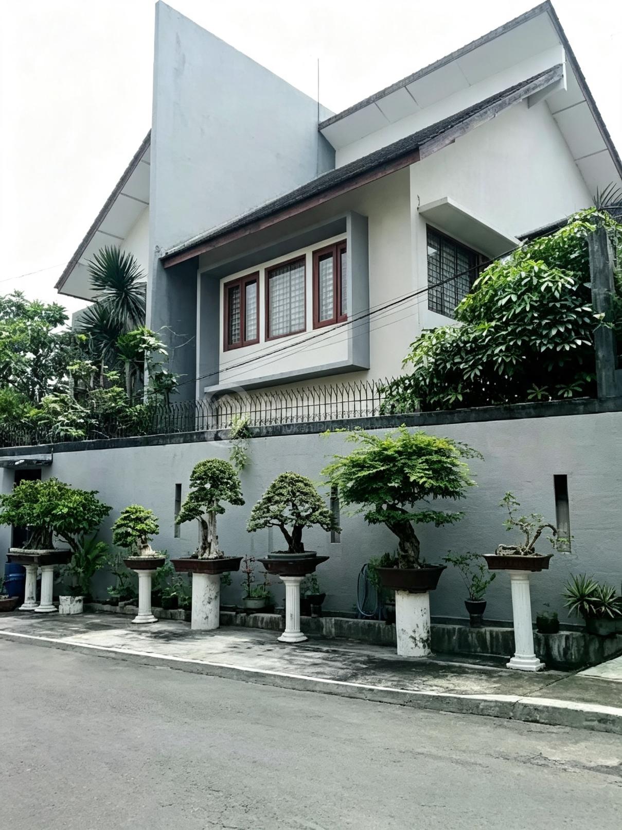RUMAH MEWAH 2 LANTAI DI SEMARANG, DEKAT TOL