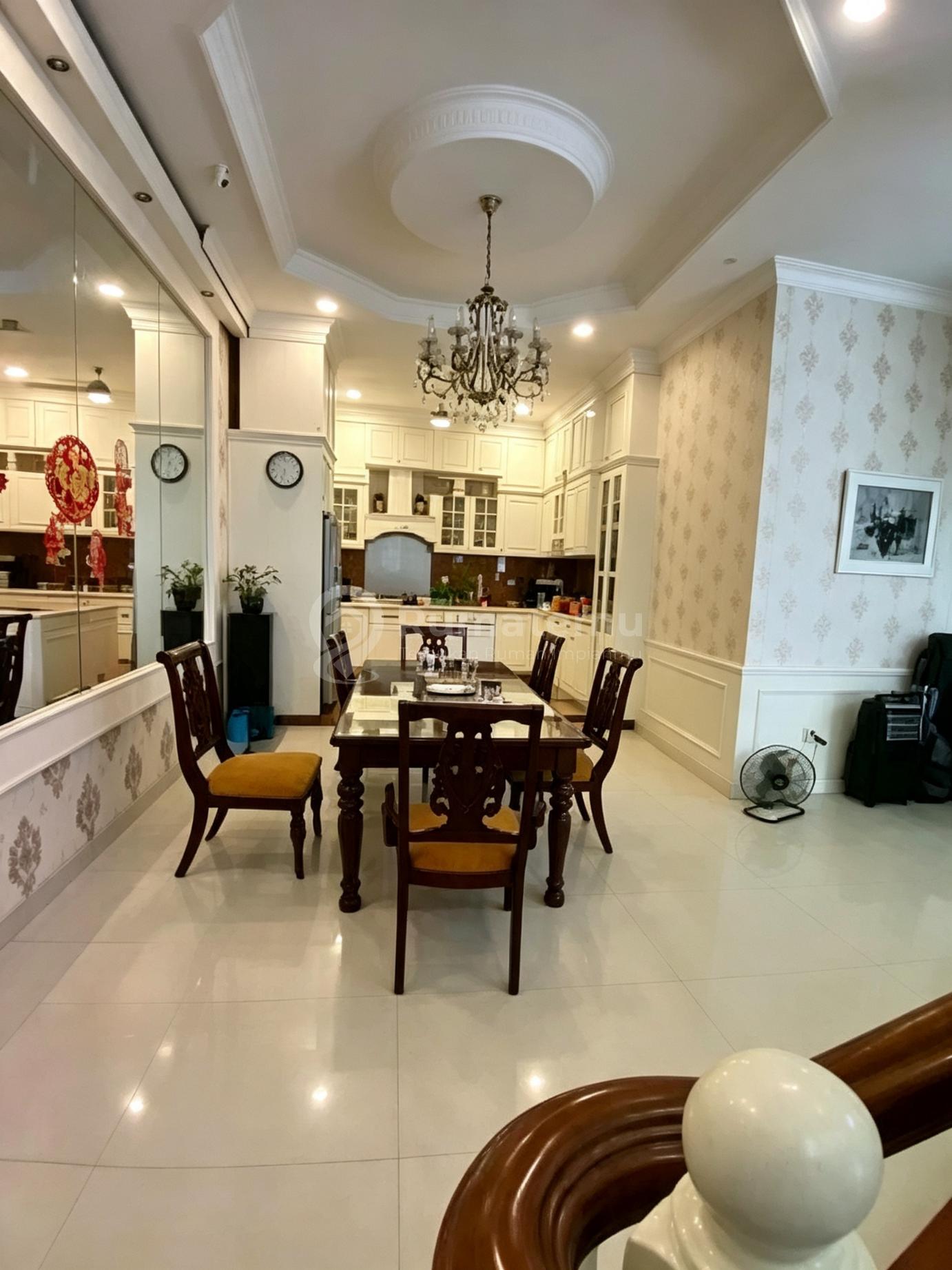 Rumah Mewah Ditaman Grisenda Pik Kapuk Jakarta Utara
