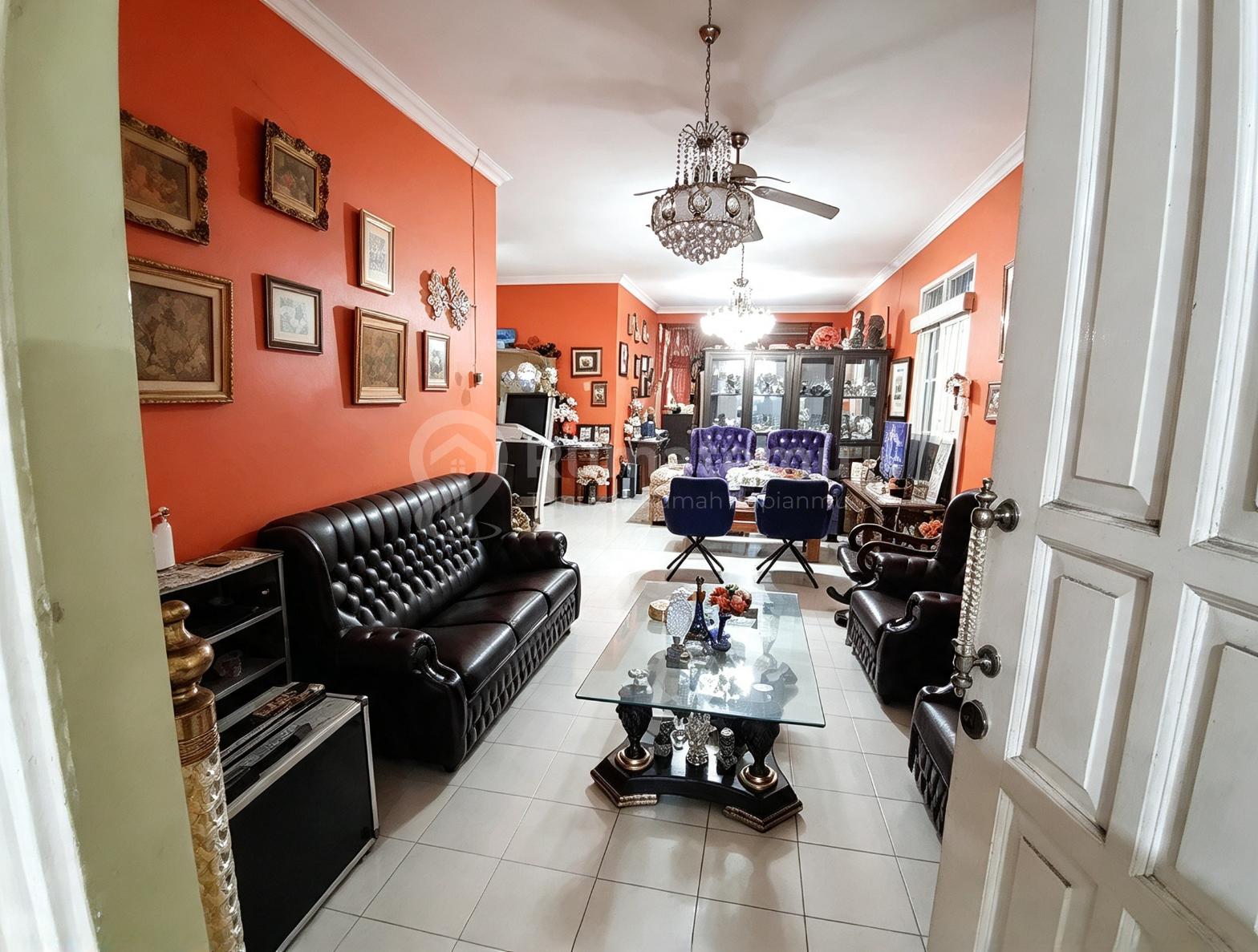 Dijual Rumah Besar Strategis Tempat Ramai Di Depan Jalan Utama di Pondok Gede S9907