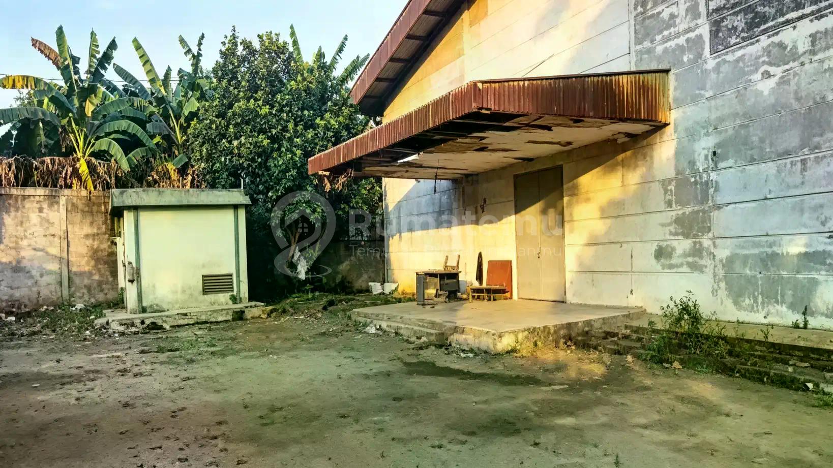 Gudang Gunung Putri Hitung Tanah