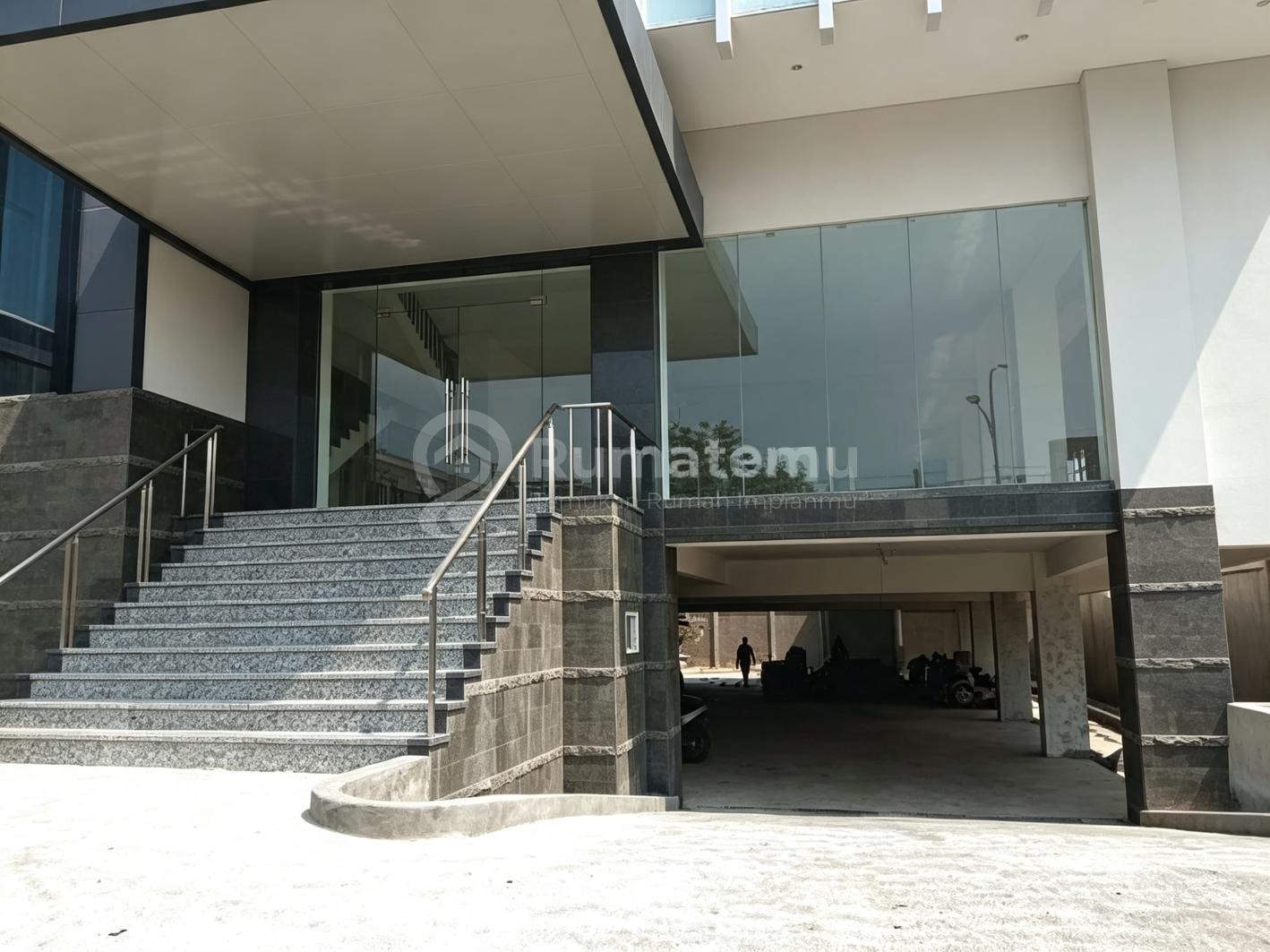 Dijual gedung baru di Matraman, Utan Kayu Selatan, Matraman, Jakarta Timur