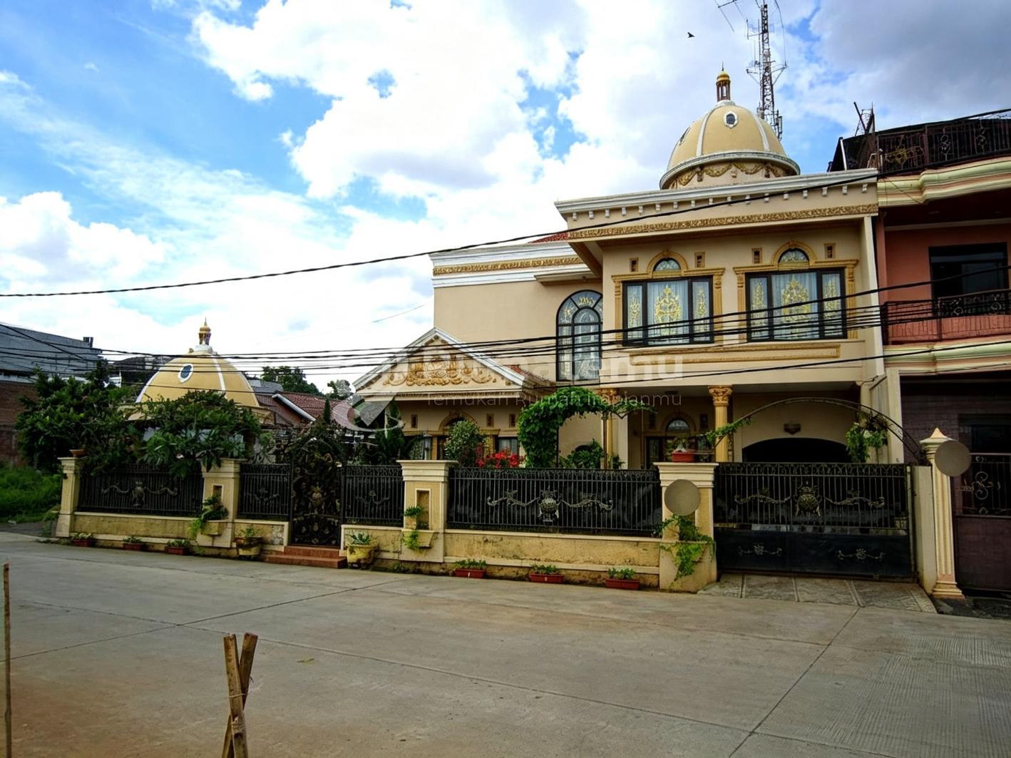 Dijual rumah kost aktif 15 kamar full furnish, Kelapa Dua, Kebon Jeruk, Jakarta Barat