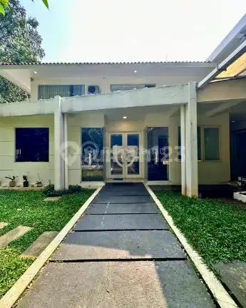 Dijual Rumah Hook 2 Lantai di Belakang Senayan City
