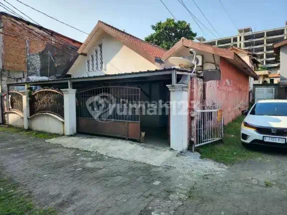 Rumah Dibawah NJOP Area Jatinegara, 30 Meter ke Terminal Kampung Melayu. NJOP PBB 2025 : 5,742,774,000