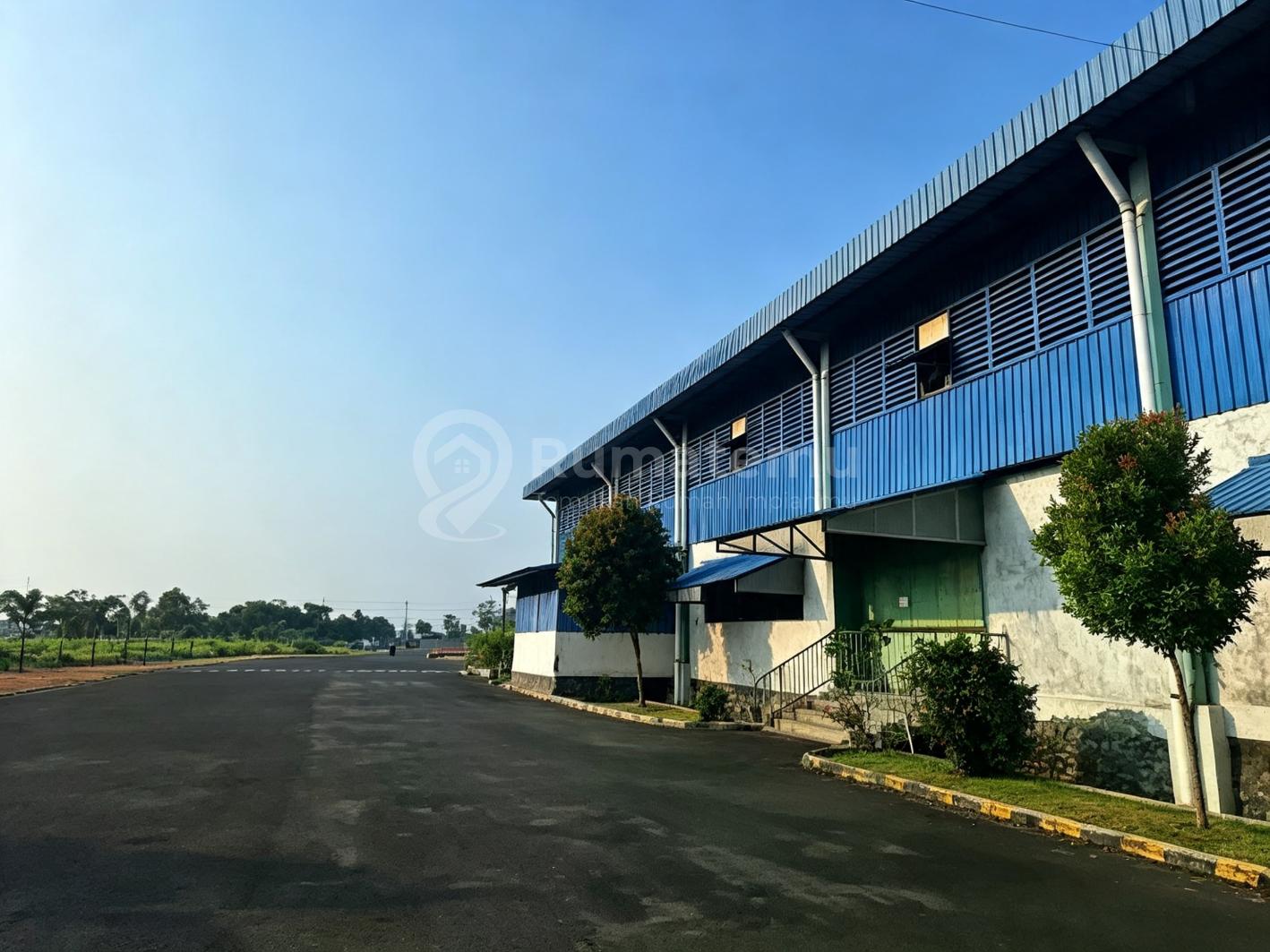 Jual Pabrik bangunan terawat dekat pintu toll