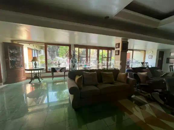 Rumah Pinggir Jalan Kencana Loka Bsd City