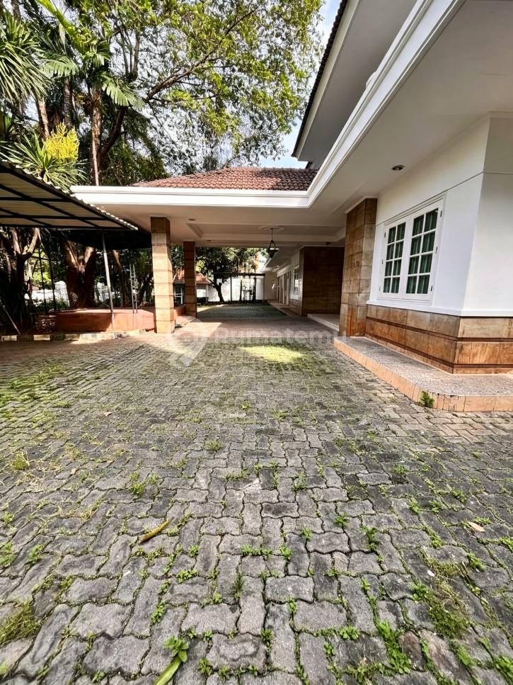 Disewakan rumah 2 lantai di Jl. Imam Bonjol, Menteng, Jakarta Pusat