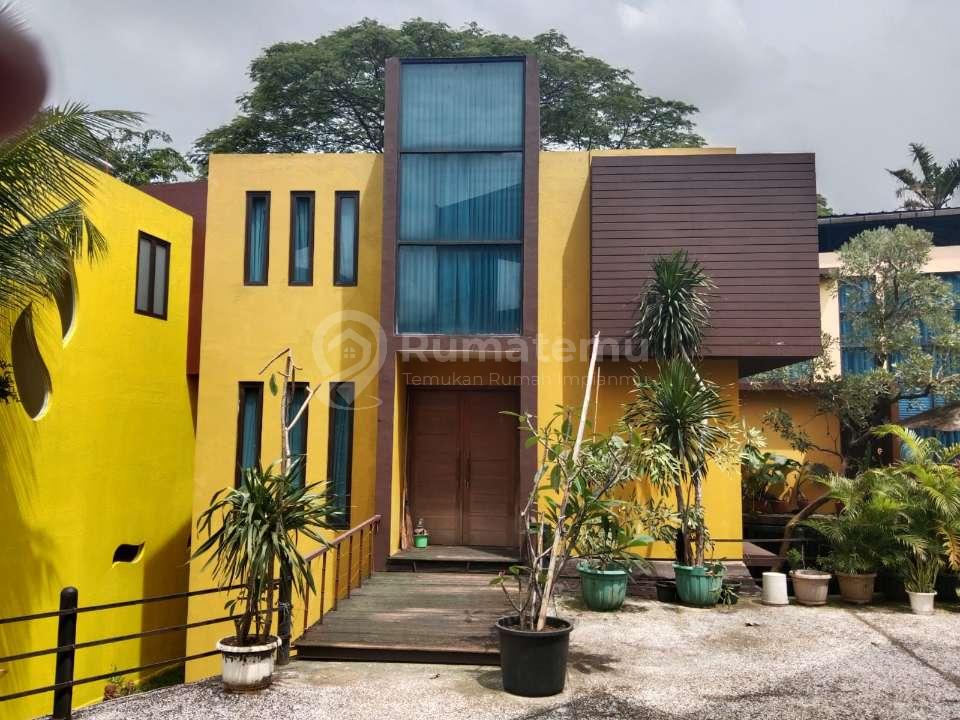 Jual Town house B U dengan swimming pool lokasi strategis di Kemang, Bangka