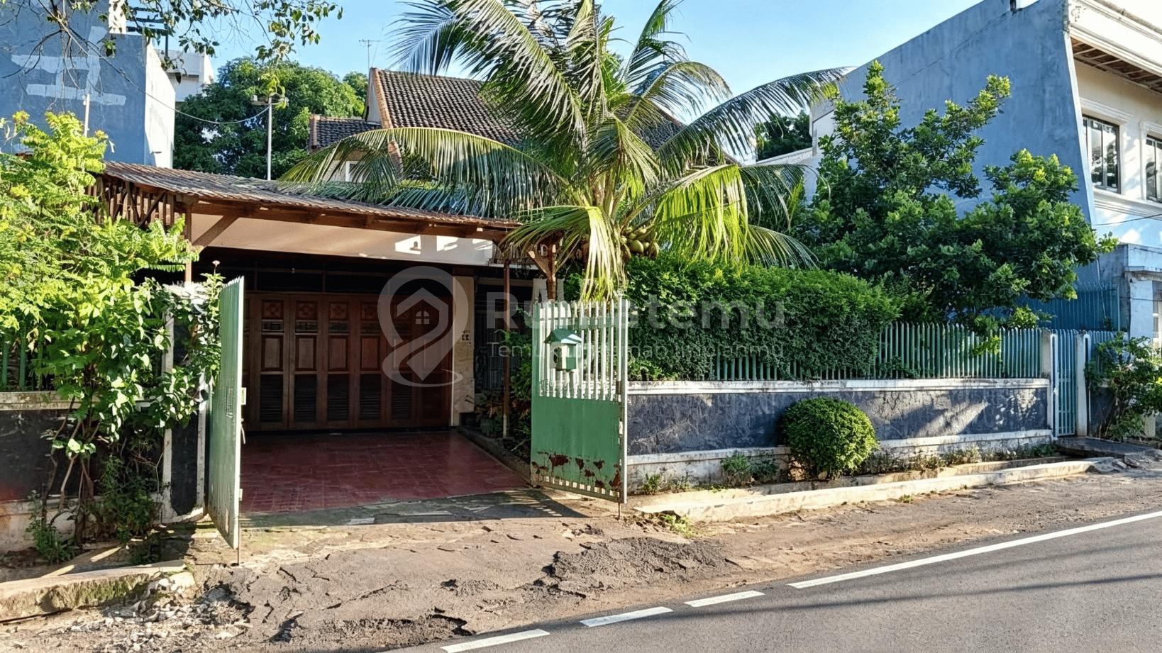 Dijual rumah mewah garasi dan carport masing-masing untuk 2 mobil Jl. Cempaka Putih, cempaka putih timur