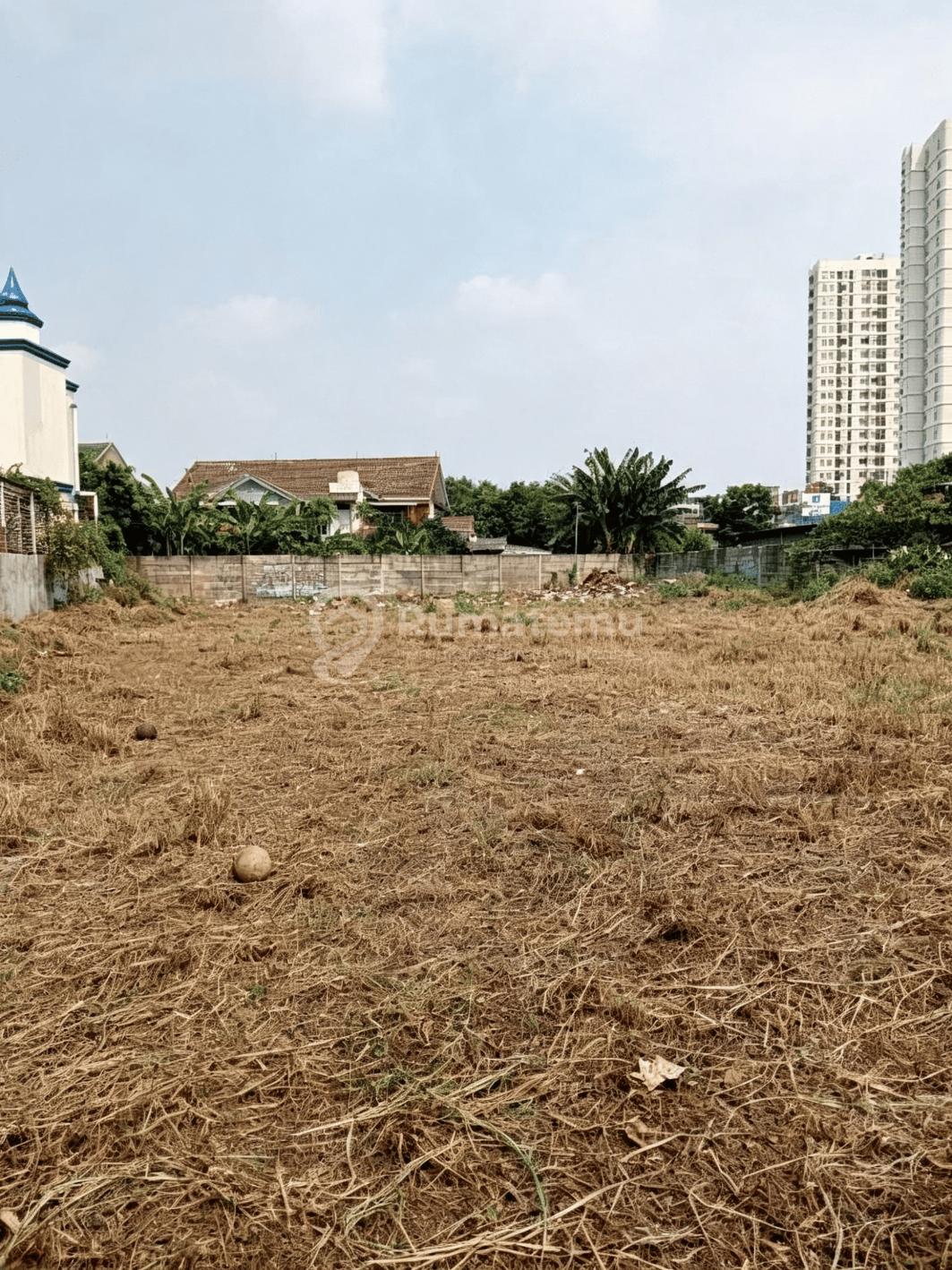 Jual Tanah Komersil Hadap Barat Daya Tanah Persegi Panjang di Karang Tengah, Pondok Labu, Cilandak