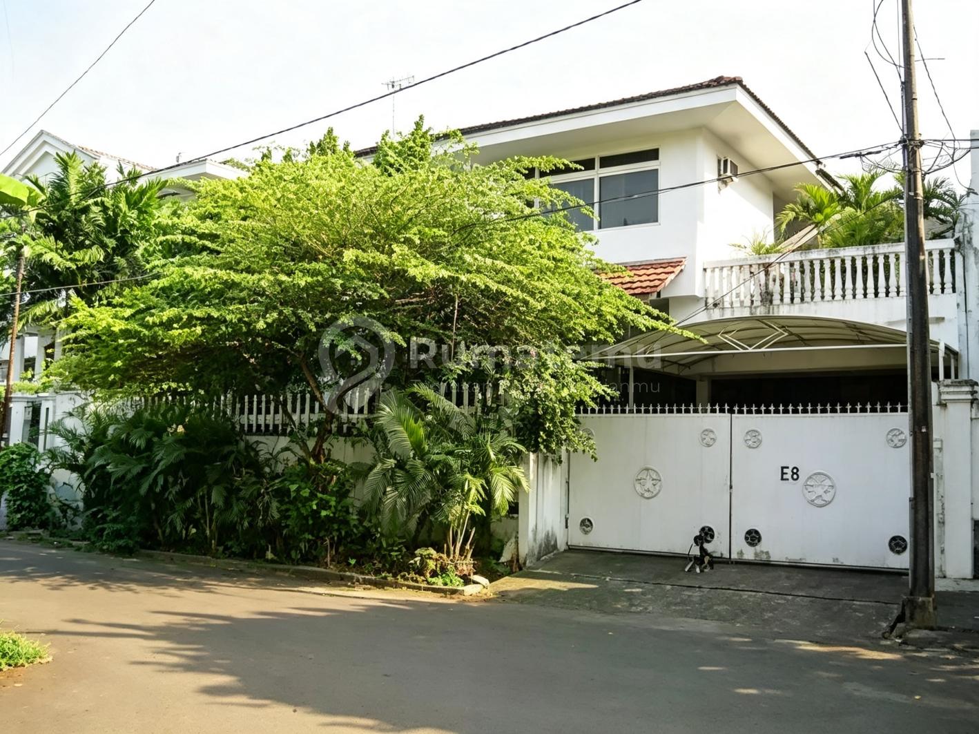 Rumah Tua di Komplek Simprug Garden Termurah, Rumah Sebelah Terjual 25M dengan Luas Tanah yang Sama