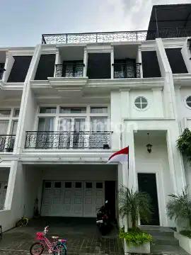 DIJUAL RUMAH MEWAH MADJA RESIDENCE,3 KT 121 M2,MERUYA,JAKARTA BARAT