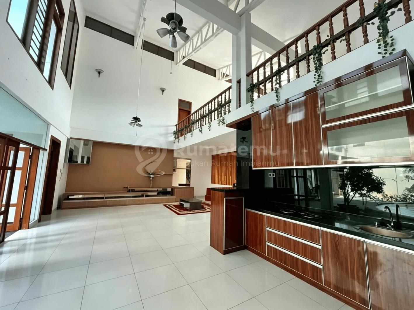 Rumah Pondok Indah 6+2 Br Luas 800m Swiming Pool Dan Taman