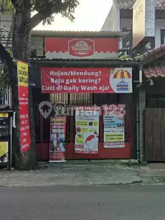 Rumah pinggir jalan cocok untuk segala jenis usaha Kencana Loka BSD