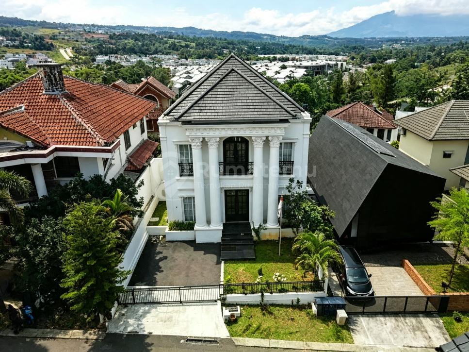 Rumah Classic SHM Private Pool 3 Lantai Furnish ada Rooftop Best View Pegunungan Sentul City, Bogor