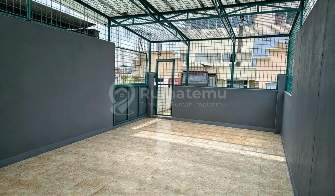 Mutiara Taman Palem, Cengkareng Timur, Jakarta Barat..Disewakan 4 Ruko Gandeng 5 Lantai, Ruko Sudah Gandeng Tembus Tapi jika Mau Ambil Per Unit / Hanya 2 Unit Gandeng = Boleh, Hgb.-Bry1026
