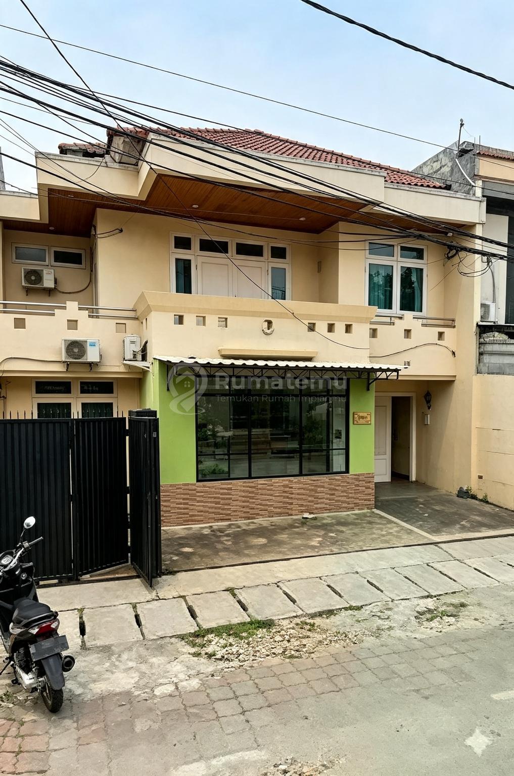 Rumah Cocok untuk Kantor Dengan 2 Lantai. Lokasi Strategis 