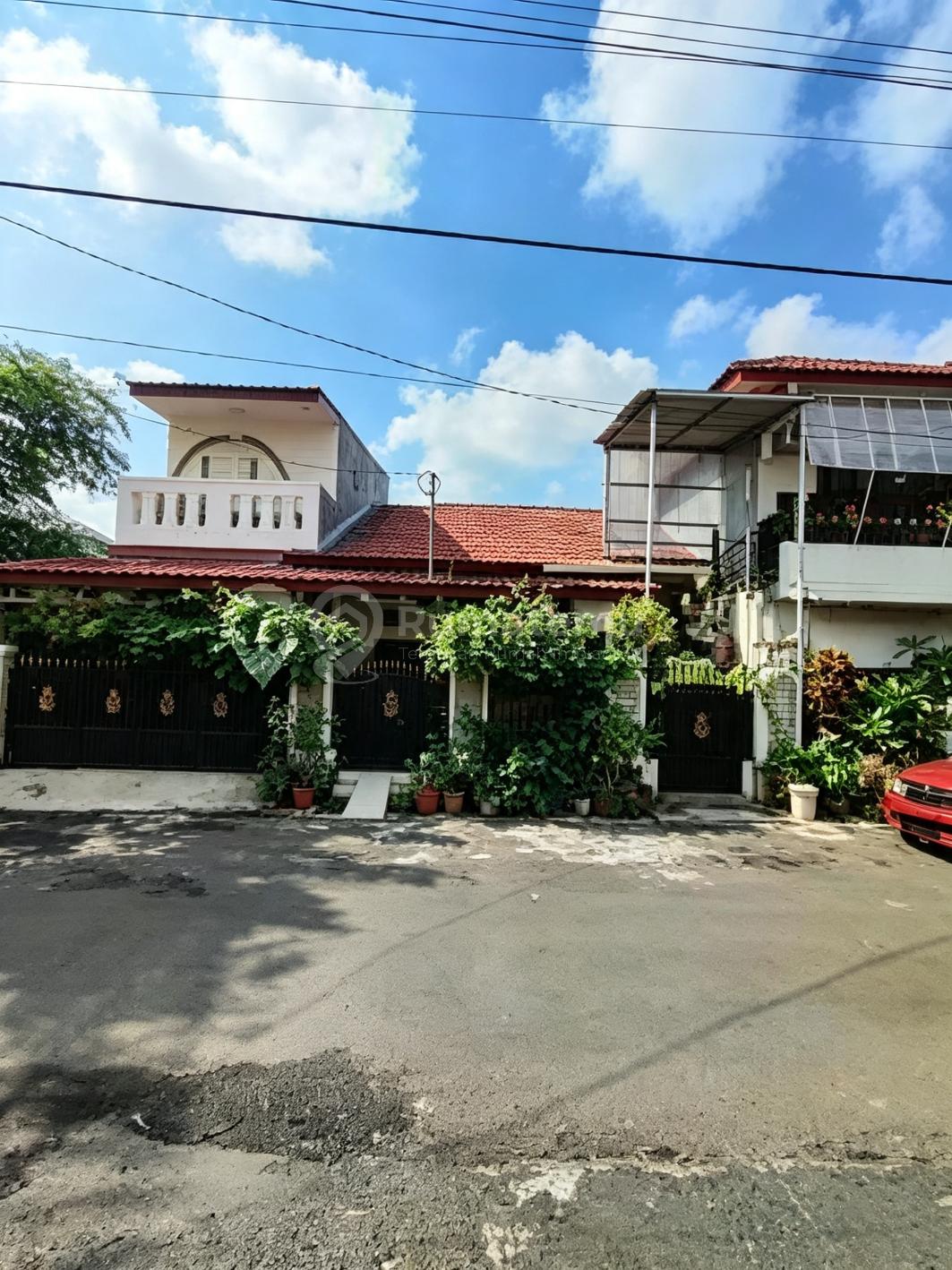 Rumah Bagus Posisi Hook Dalam Komplek di Pondok Bambu Duren Sawit