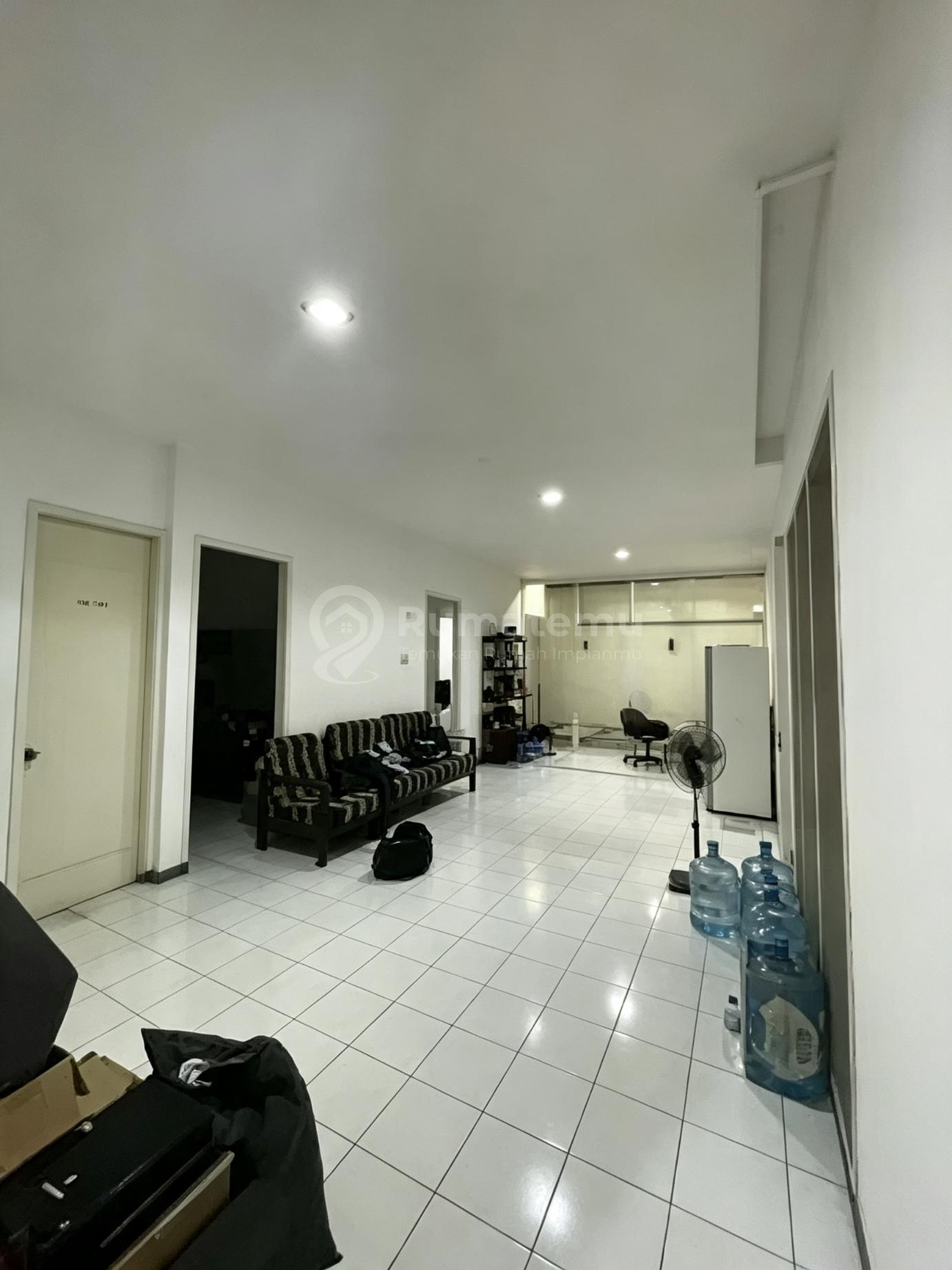 Rumah Terawat di Metro Permata 1 Karang Tengah Tangerang Banten