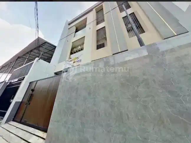 For Sale:  Rumah Kost Baru 60 kamar PENUH dkt Kampus Binus Kemanggisan, Kebon Jeruk Jakarta Barat
