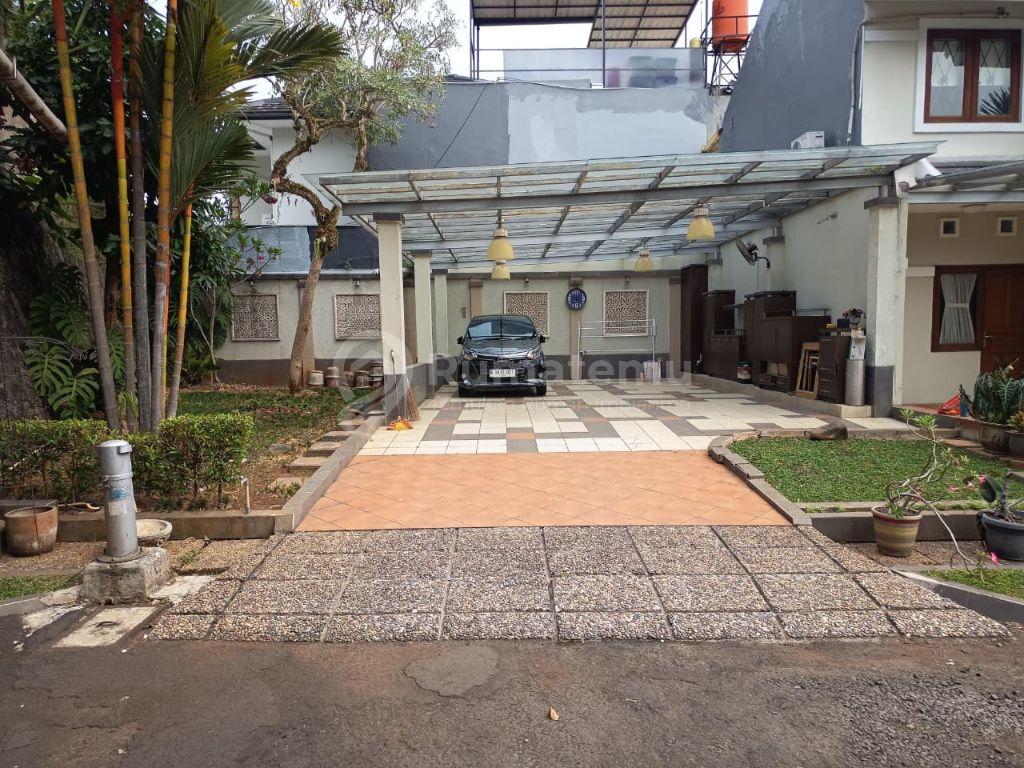 JARANG ADA! Rumah Bintaro Sektor 9, LT 300 m², Pojok Depan Taman