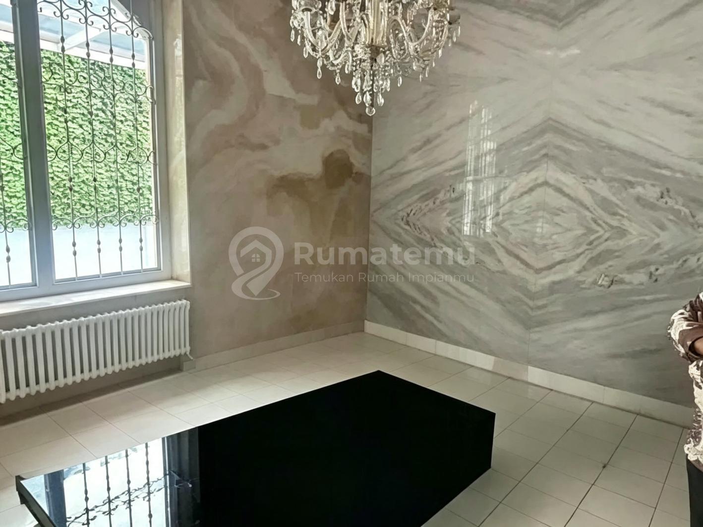 Dijual Rumah Cantik Lokasi Tenang dan Elit di Menteng Jakarta