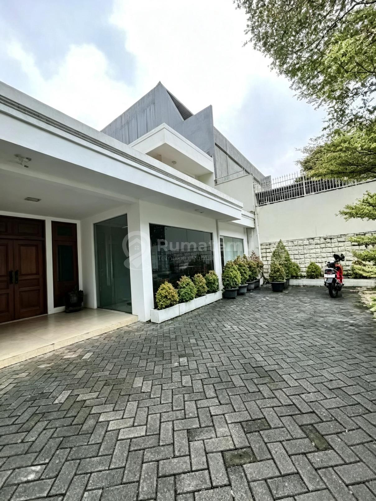 Dijual Rumah Siap Huni di Senopati Jakarta Selatan
