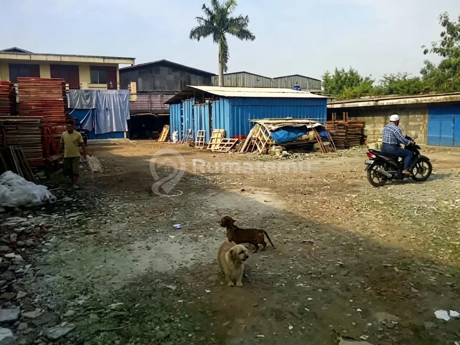 Kavling/Tanah Lokasi di Pinggir Jalan bisa Buat Gudang / Pool Di.kalideres Cengkareng