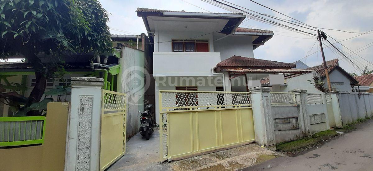 Kost 9 Kamar Bangunan Kokoh Bersih Terawat Lengkap Dengan Garasi dan Carport Lokasi Super Strategis di Jalan Cisitu Dago Bandung 