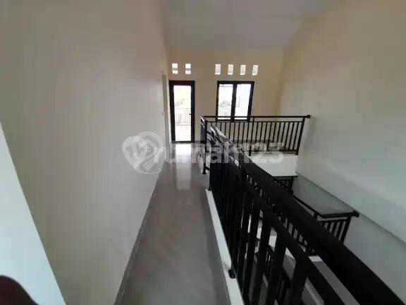 Rumah 3 Lantai Baru Renovasi Strategis Siapnego