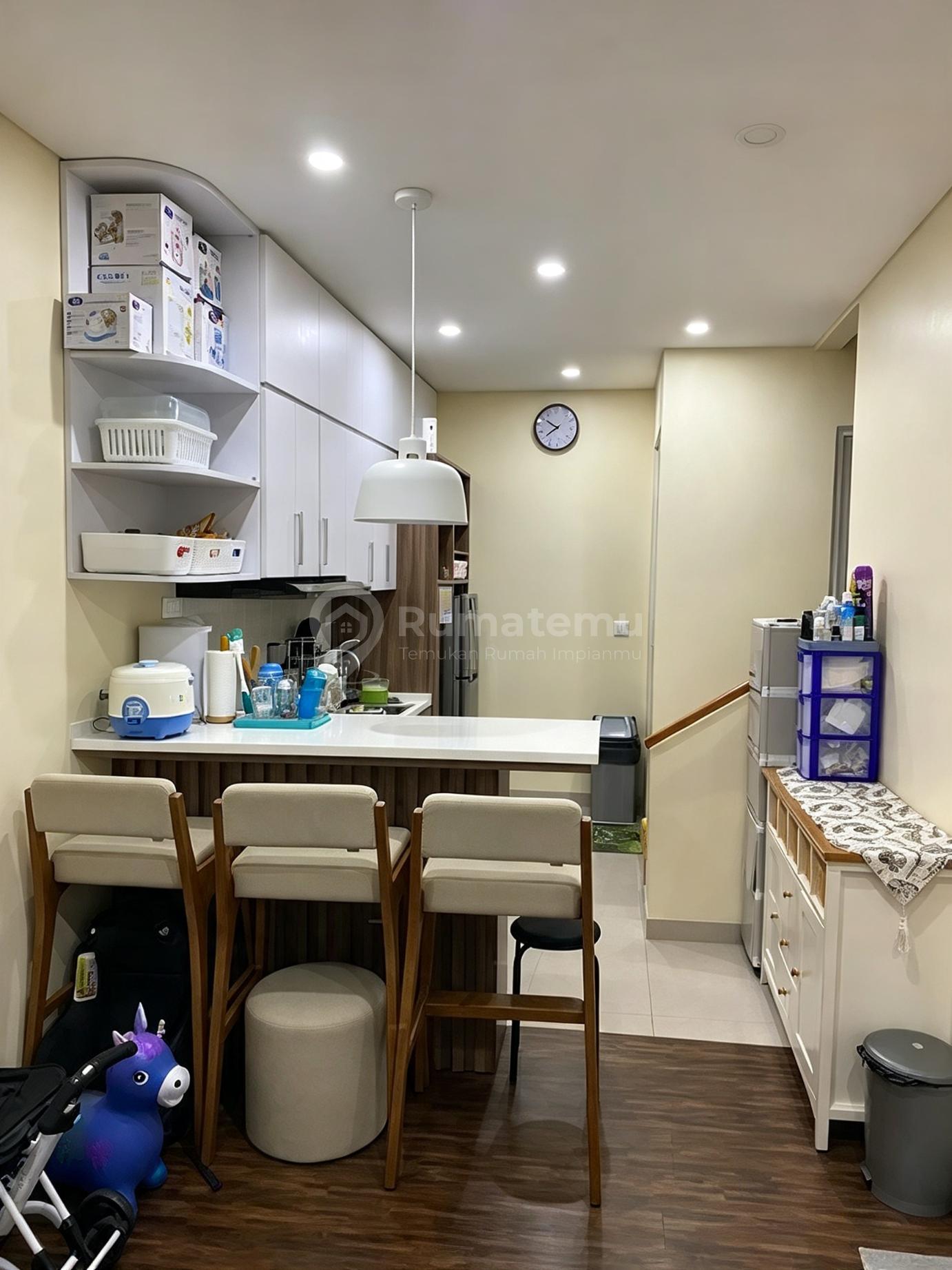 Palm Blossom, Taman Surya, Jakbar..Dijual Rumah 2 Lantai, Listrik 3500 W, Hadap Timur Laut, Furnished, Row Jalan 2 Mobil, Ppjb.-V.f1r.0325xxxx | Rumah123