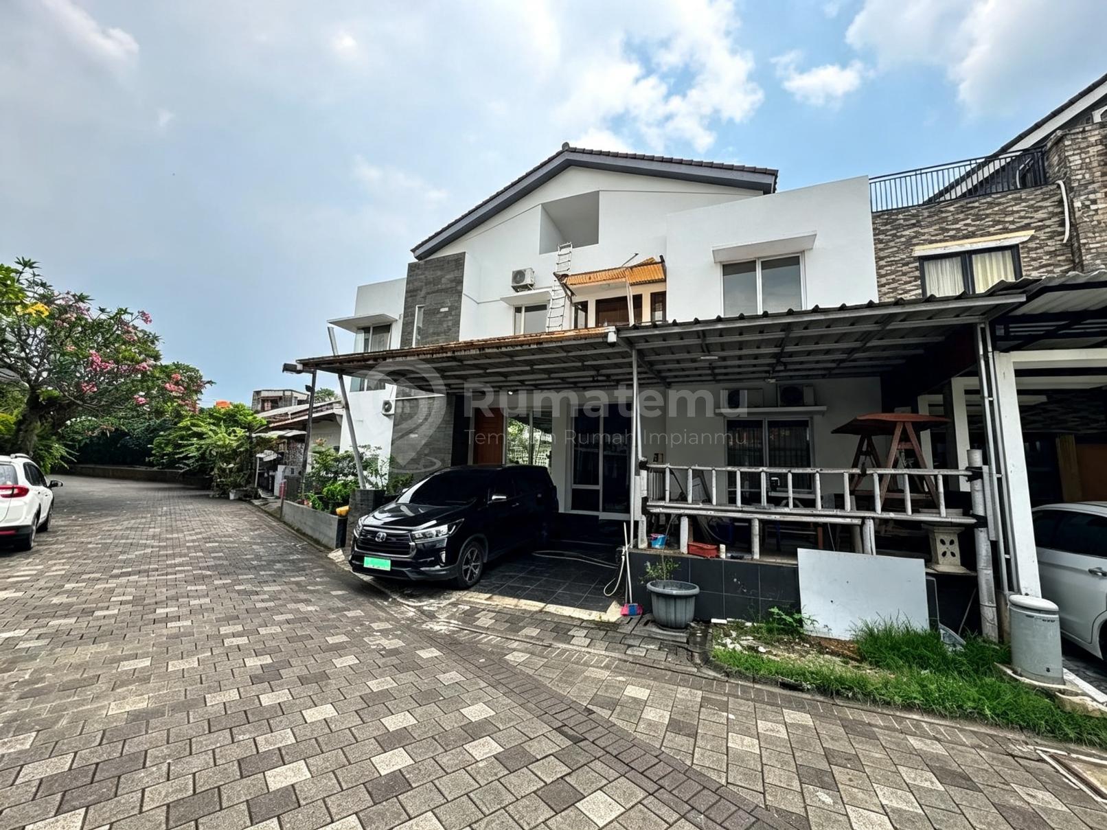 Rumah Bagus Lokasi Strategis di Komplek Pinewood Resident Kramatjati Dekat Condet