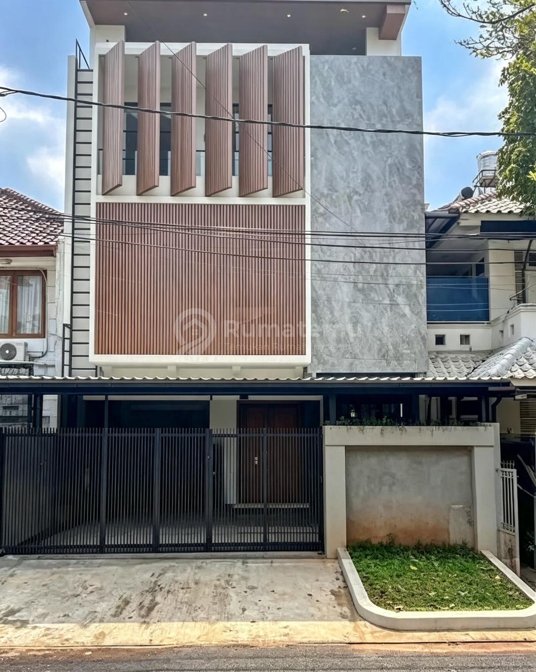 Rumah Siap Huni 3 Lantai Mewah Dijual di dekat PIM 2 PONDOK INDAH JAKARTA SELATAN
