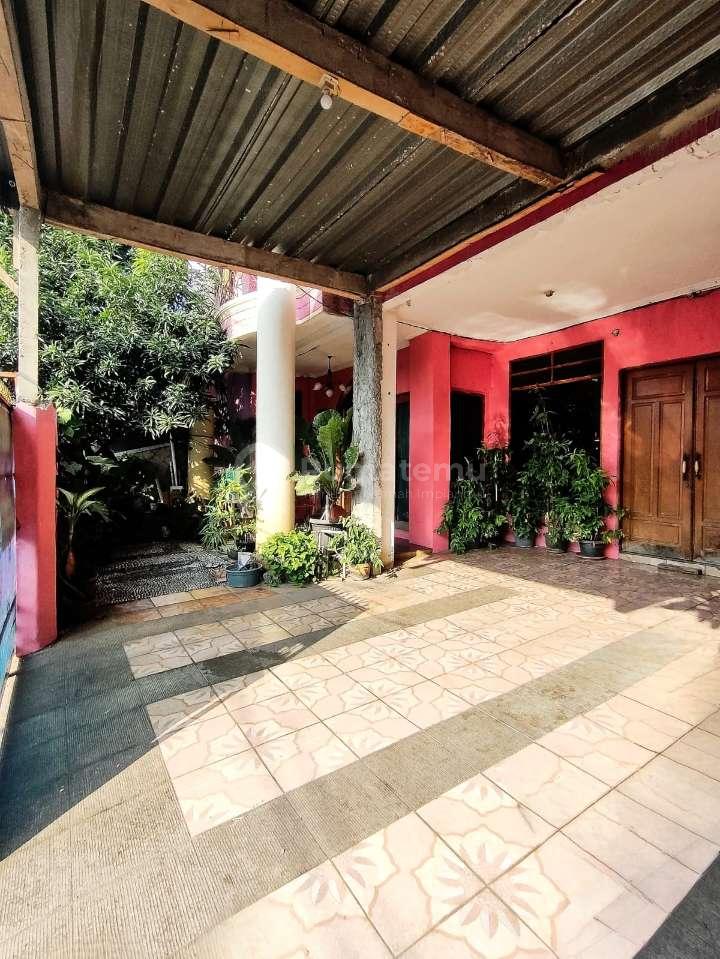 Jual rumah mewah komplek dengan Private Pool di Duren Sawit,  Jakarta Timur