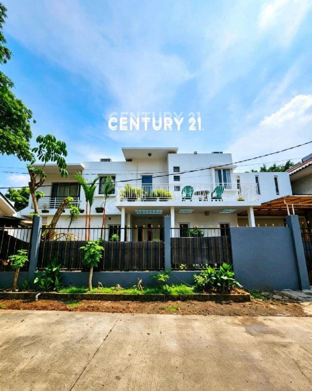 Harga terjangkau deket sama pusat bisnis rumah 2 lantai di bintaro jakarta Selatan 