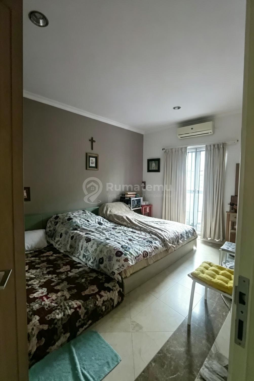 Turun Harga,Rumah Siap Hunidi Pondok Indah Jakarta Selatan