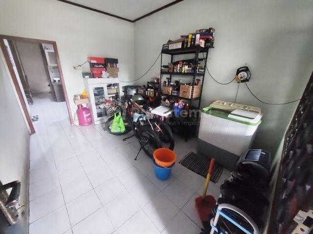 Rumah Lebar Siap Huni, Jln Lbr, Hadap Timur di Taman Aries. 16295
