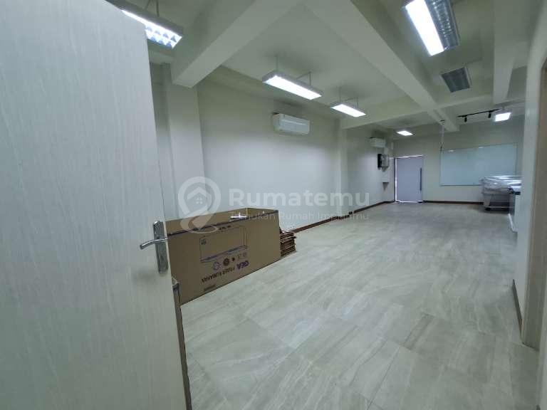 Sewa 2 unit Ruko 1 lantai Dikomplek Pondok Pinang Center