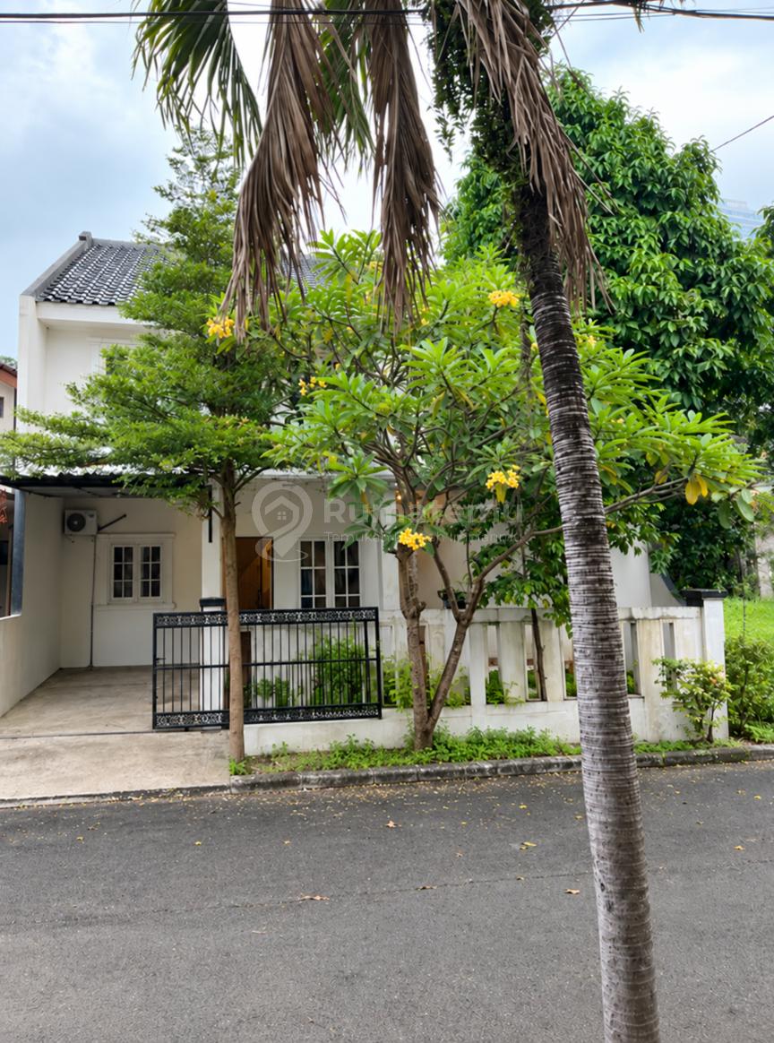 Disewakan Rumah di Bintaro Sektor 9, 2 Lantai dengan Garasi dan SHM