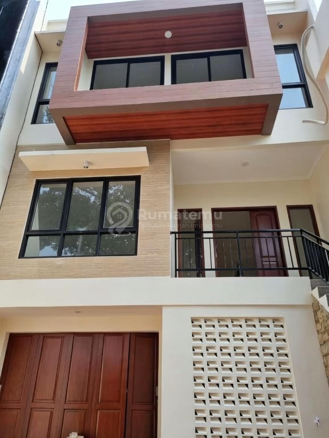 dijual rumah baru 2 unit bersebelahan (bisa pilih) di Jagakarsa Swimming Pool