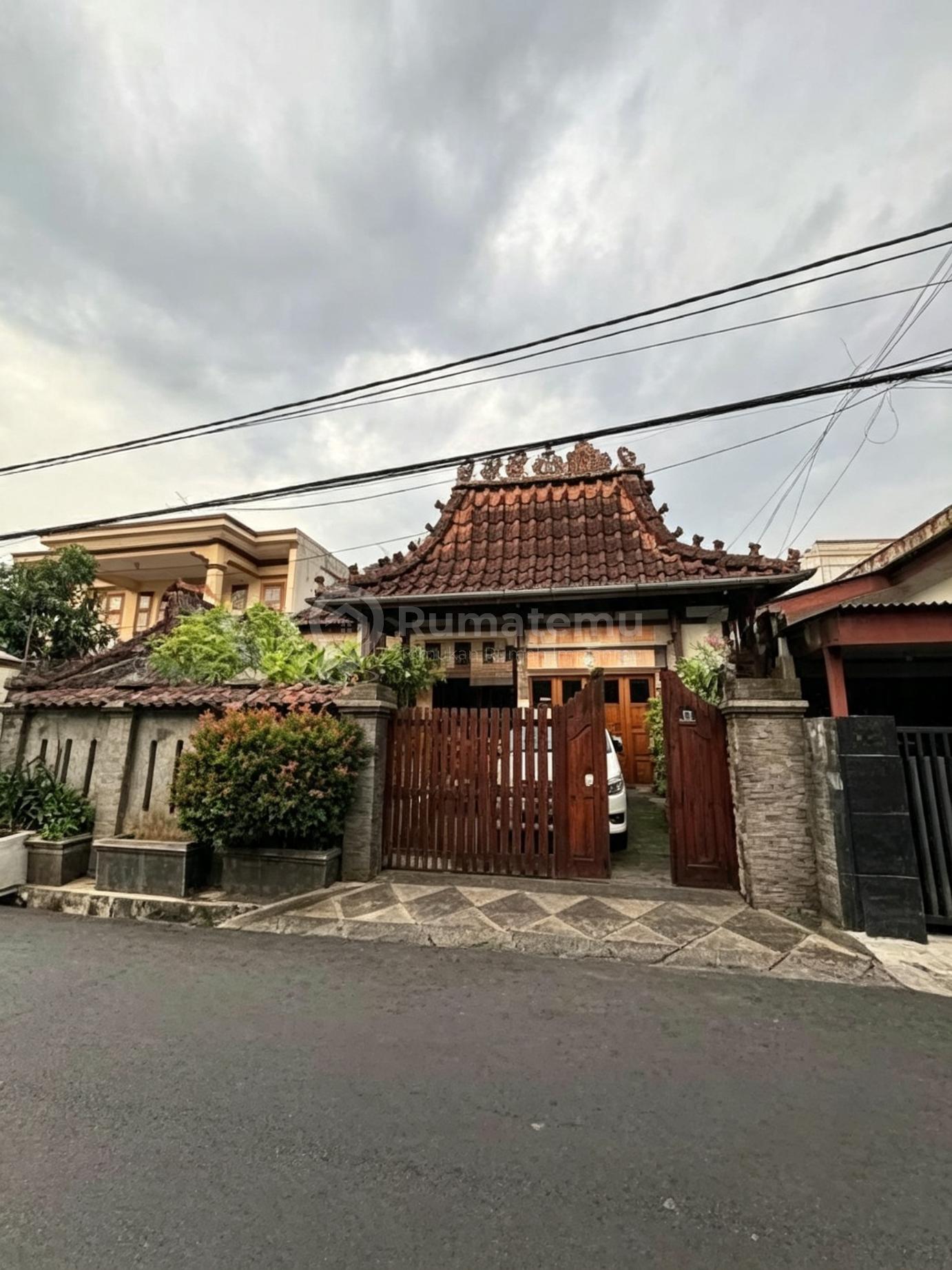 Dijual Ruma Lokasi Strategis di Matraman, Jakarta Timur