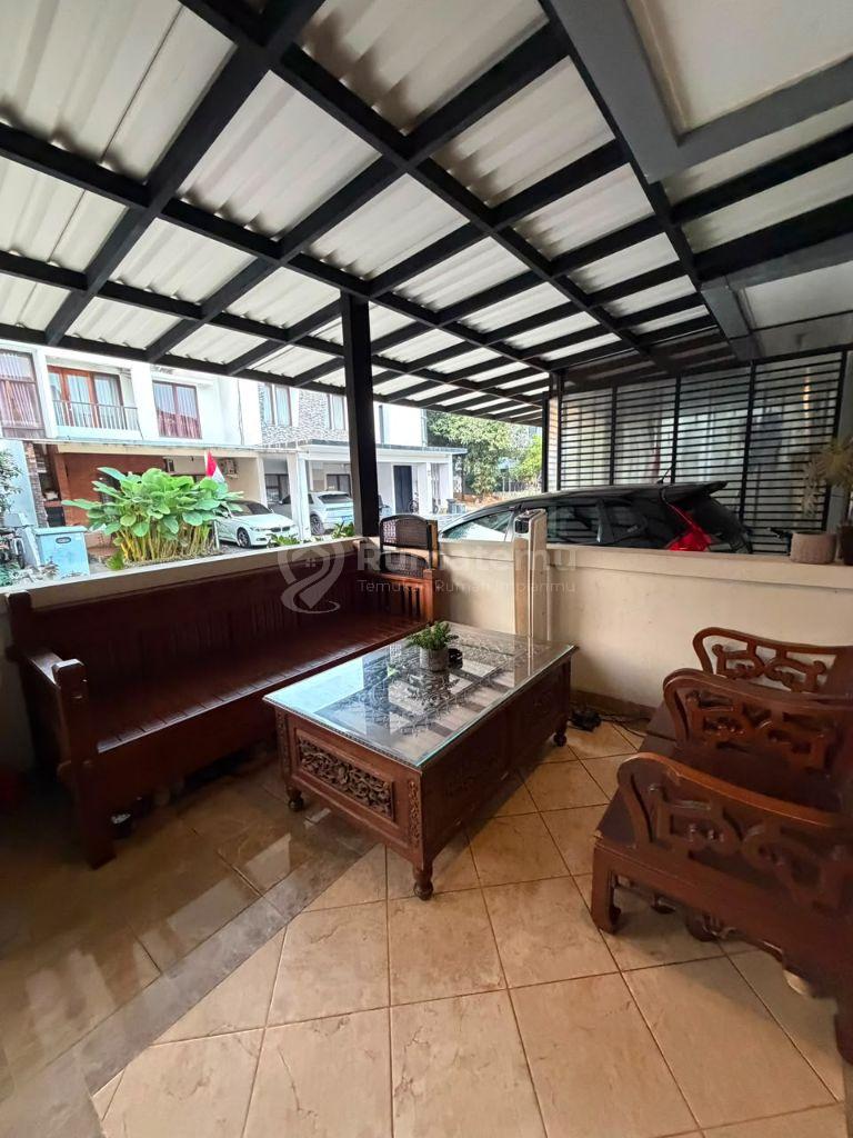 Rumah Luas di Emerald Bintaro dengan 4+1 Kamar Tidur dan Kitchen Set