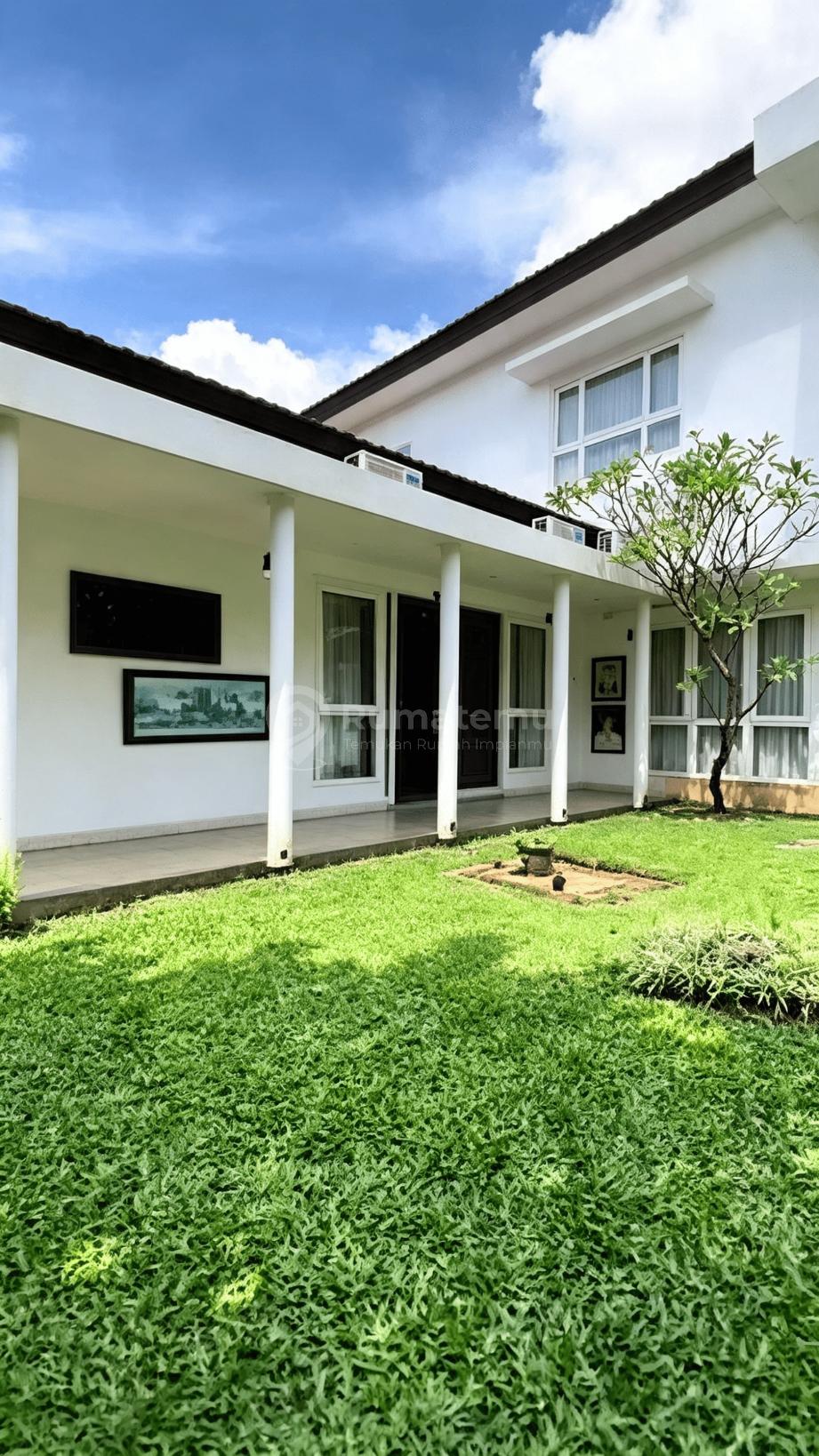 Dijual Rumah area Kemang Utara Kolam Renang + Gazebo Halaman depan dan samping Dapur Kering dan Dapur Basah, Mampang Prapatan Jakarta Selatan