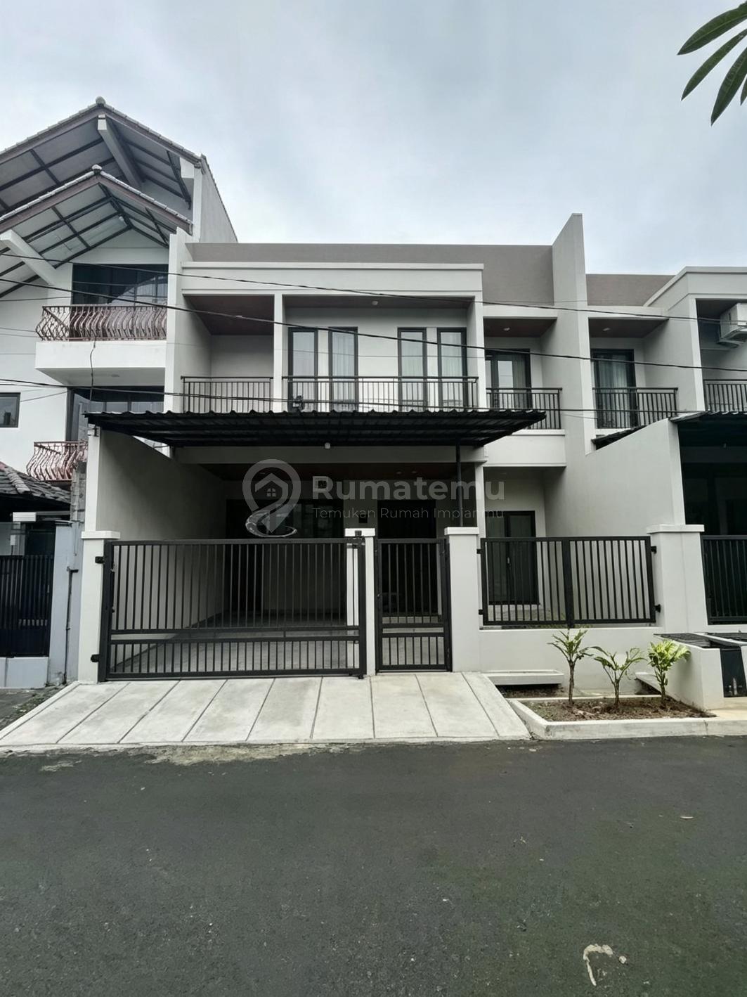 Rumah Baru Dalam Komplek di Pondok Kelapa